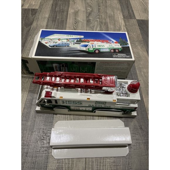 1996 HESS TOY EMERGENCY TRUCK W/SIREN, HORN & LIGHTS NEW in BOX - Picture 1 of 7